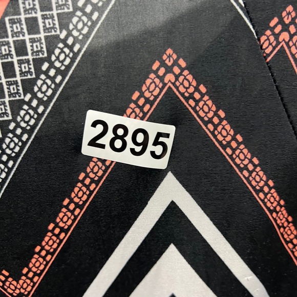 Rue Juju Geometric Chevron Coral Black White Short Sleeve Top Size Small‎ - Picture 8 of 8